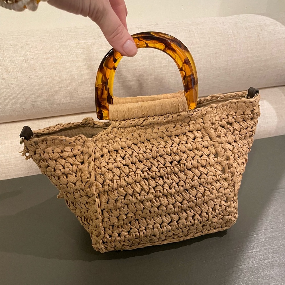 Woven Handbag with Tortoise Handle